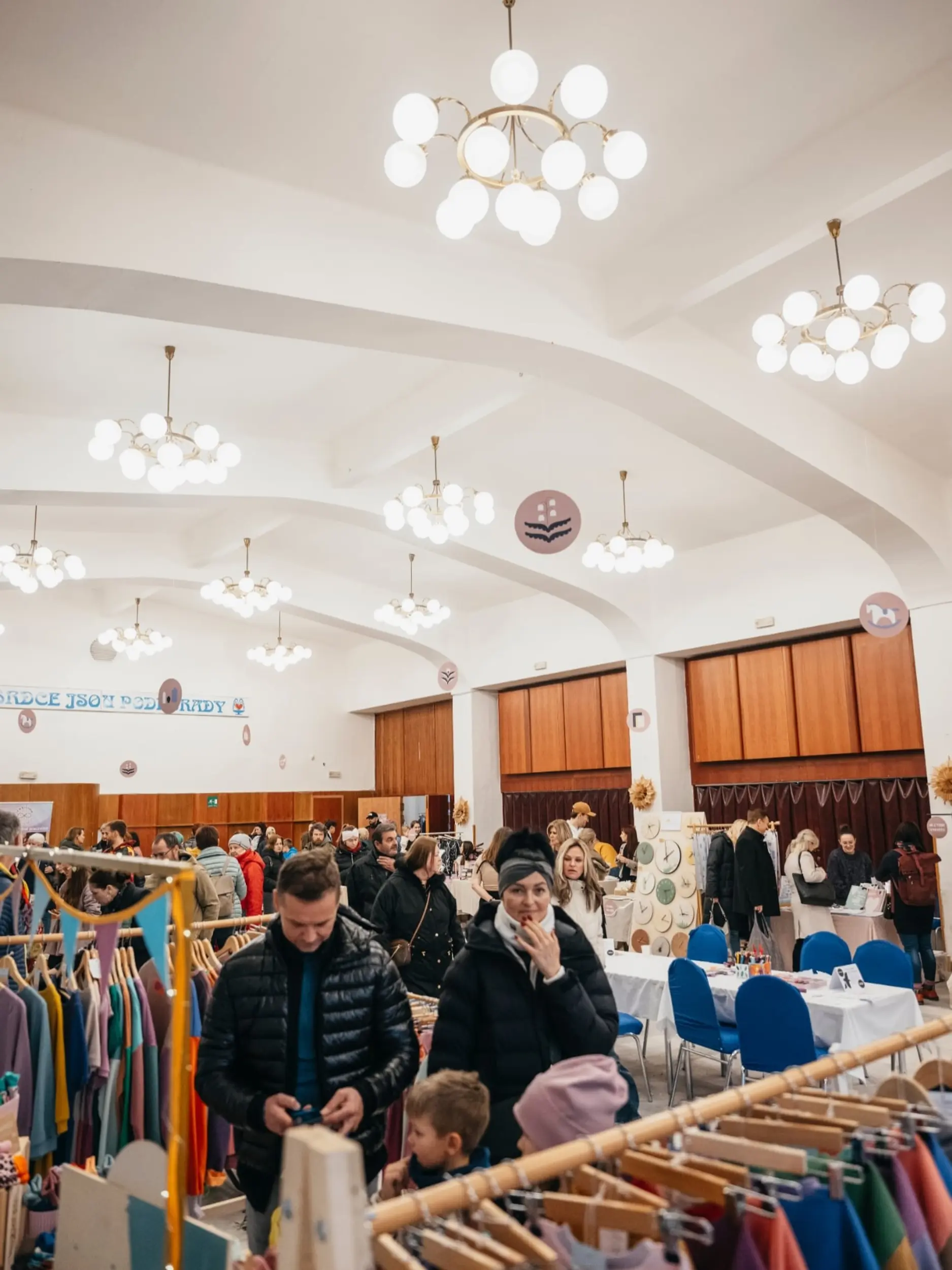 Hlavní sál kongresového centra Lázeňská kolonáda. Vyrobeno, designové trhy